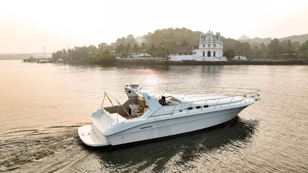 Azure — Yacht for up to 12 guests in Goa