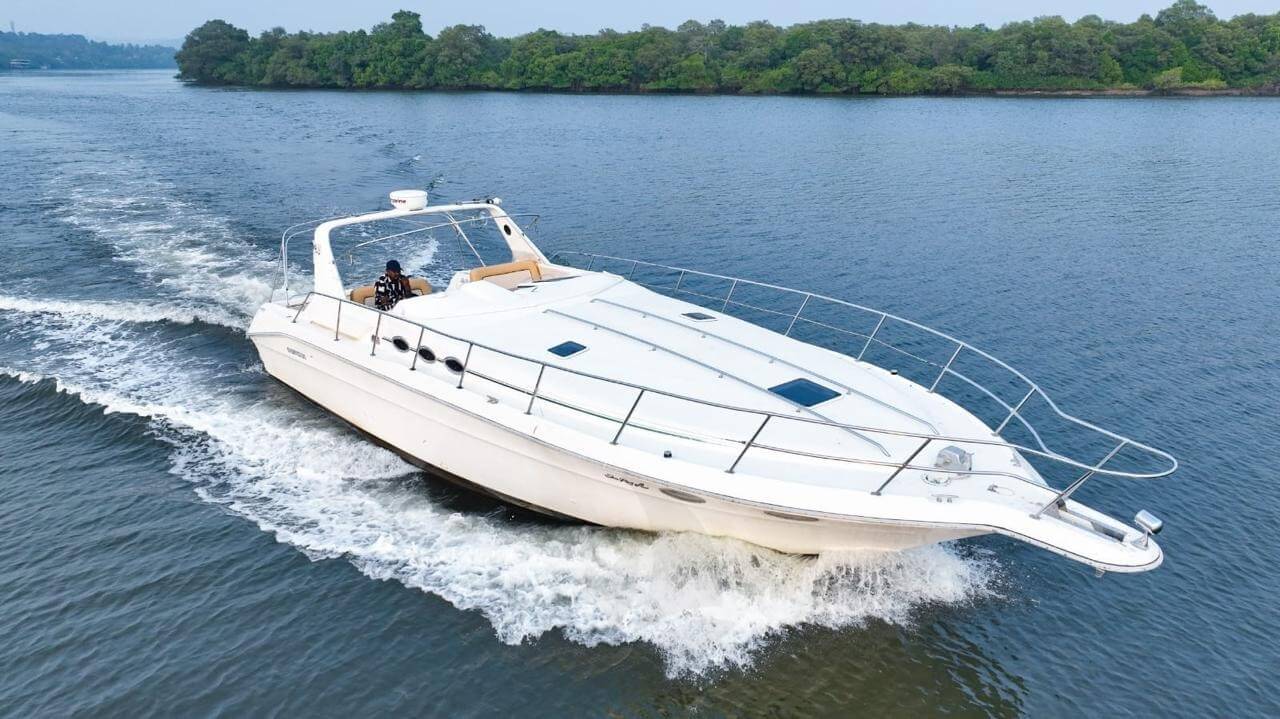 Azure — yacht for up to 12 guests in Goa, photo 3 of 6