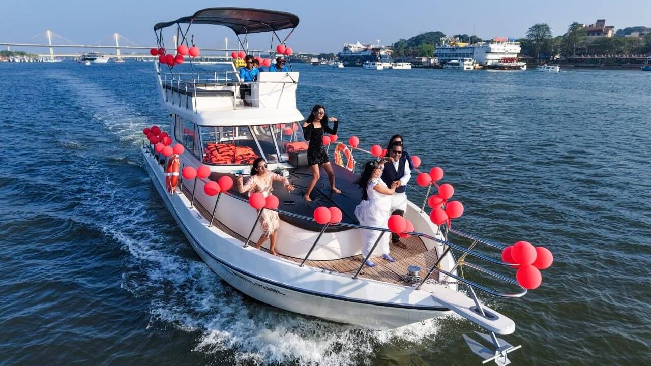 Celestia — yacht for up to 15 guests in Goa, photo 2 of 5