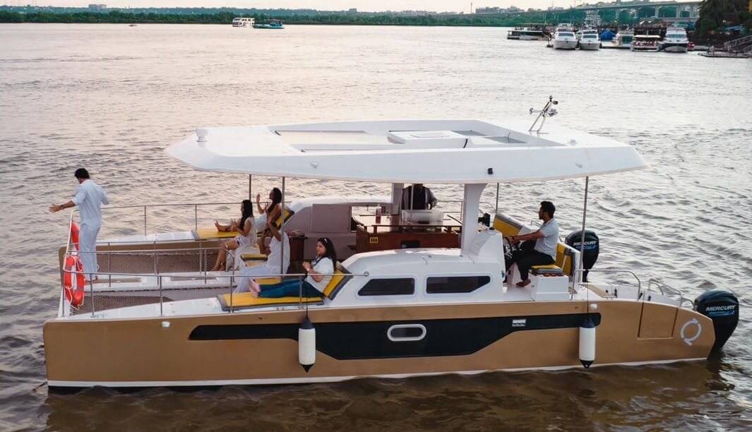 Kimono — catamaran for up to 15 guests in Goa, photo 2 of 4
